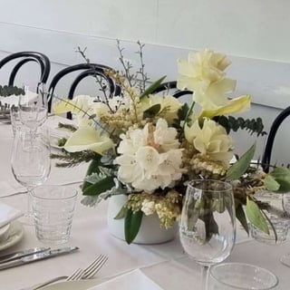 Centrepiece Flowers, Simply select your preferred colours for a seasonal centrepiece for your special event.