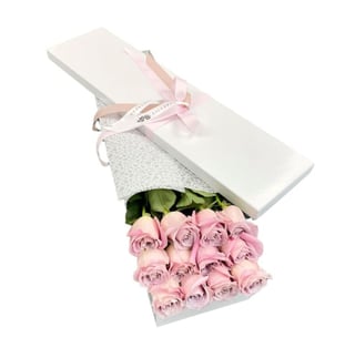 Long gift box featuring premium long stemmed light pink roses