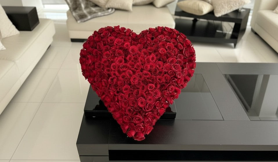 Custom Valentine`s Roses: 200 Red Roses in a Heart Shape