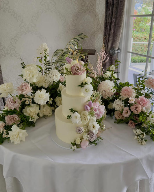 Wedding Cake Flowers - Blooming Finishing Touch for Your Sweet Centrepiece