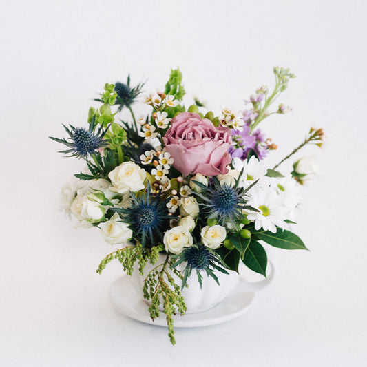 Kristal - Rose & Chrysanthemum Flowers In Plain Teacup