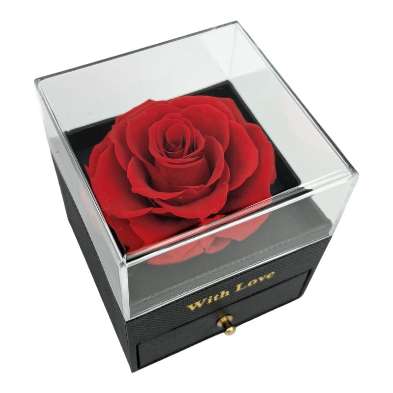 Sweet litttle hatbox with 6 red preserved roses.